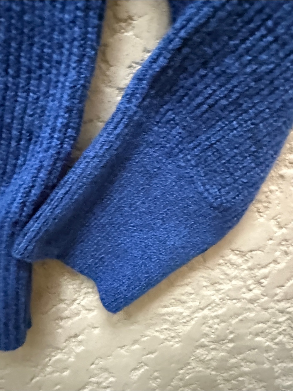 Old Navy Men's V-Neck Sweater in Royal Blue - Picture 4 of 6